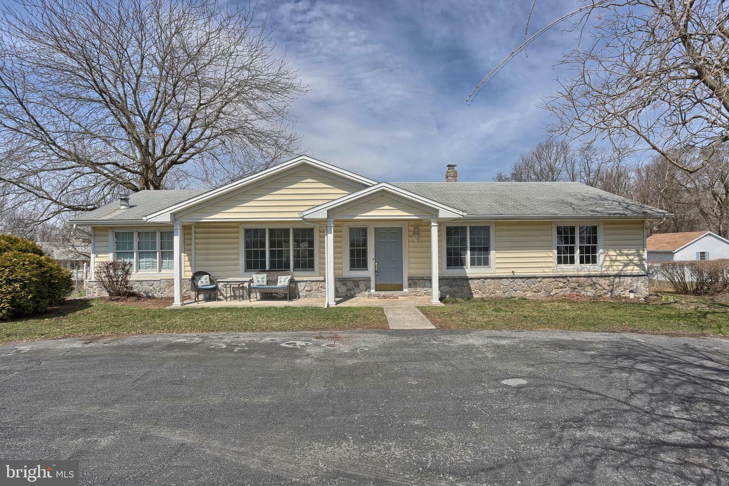 Property Photo:  1385 Roush Road  PA 17036 