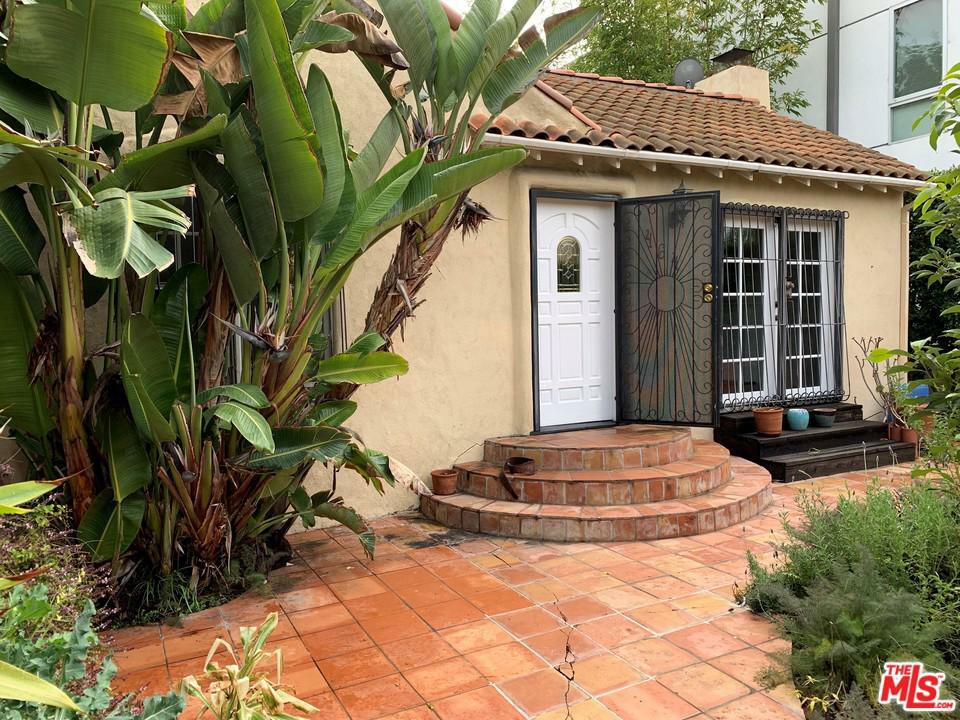 Property Photo: 464 N Sweetzer Ave CA 90048
