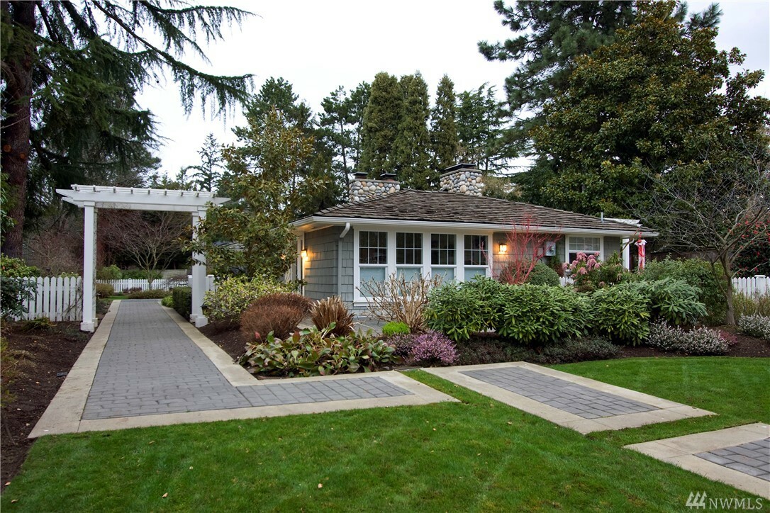 Property Photo: 8322 Hunts Point Place WA 98004