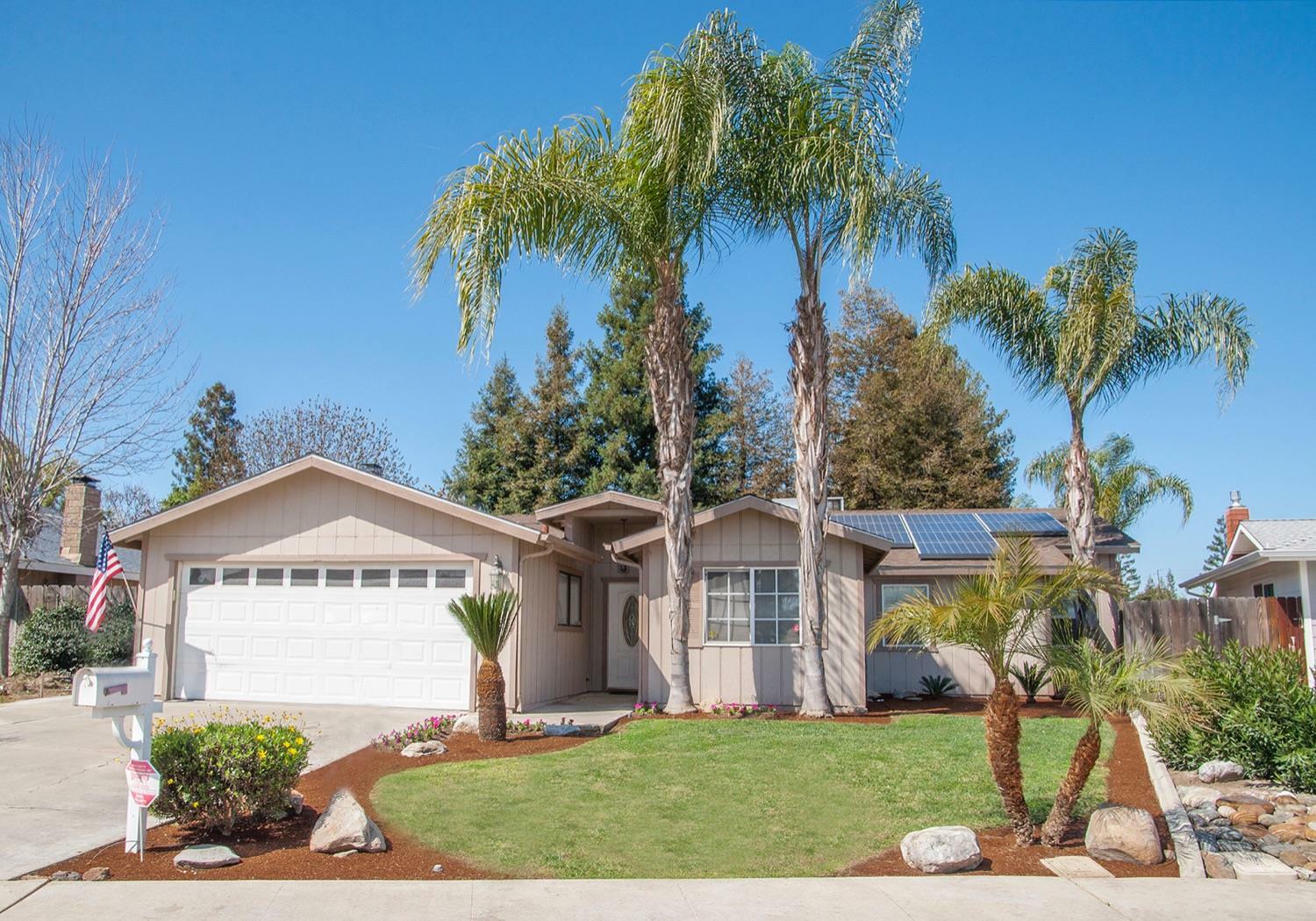 Property Photo:  2105 S Peppertree Street  CA 93277 