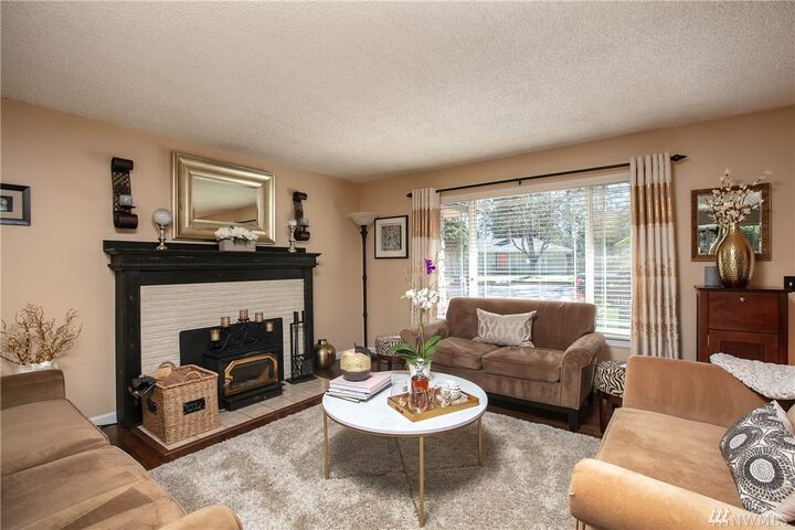 Property Photo:  19307 4th Ave S  WA 98148 