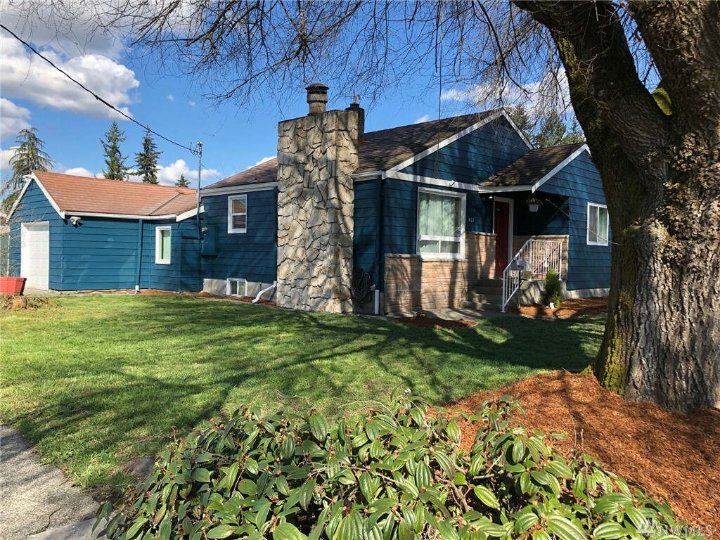 Property Photo:  803 7th St SE  WA 98002 