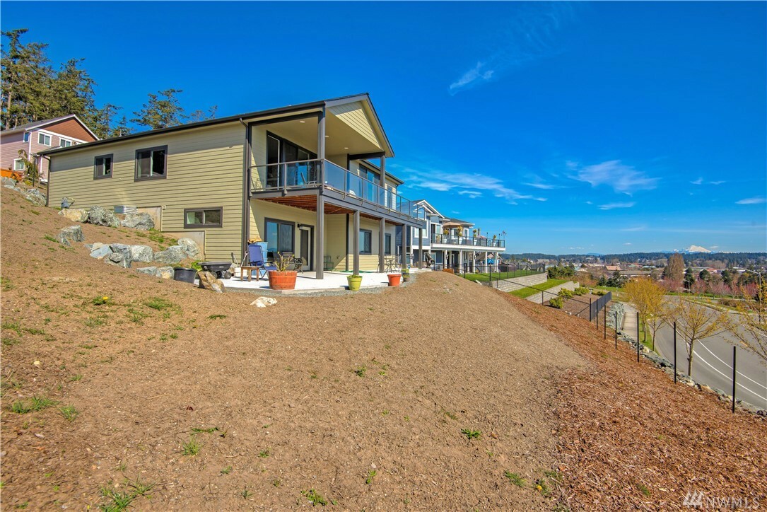 Property Photo:  611 SW Founders  WA 98277 