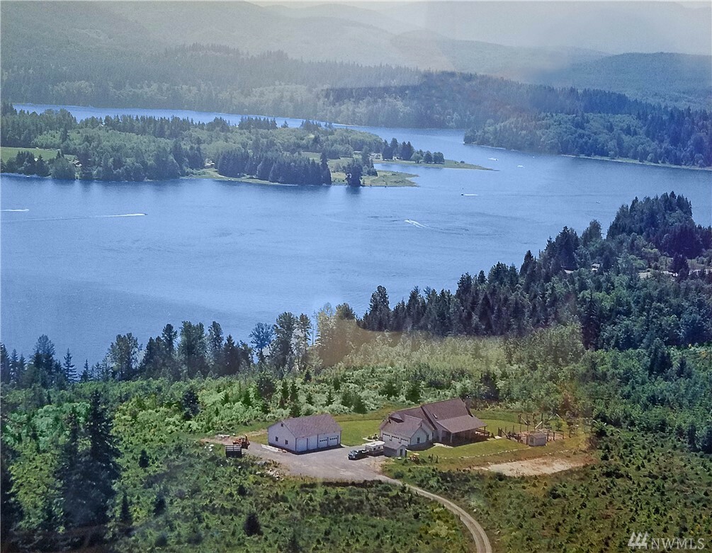 Property Photo: 11716 Englund Rd E WA 98328