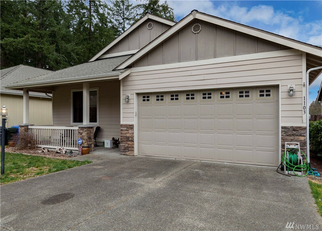 Property Photo: 1103 180th St E WA 98387