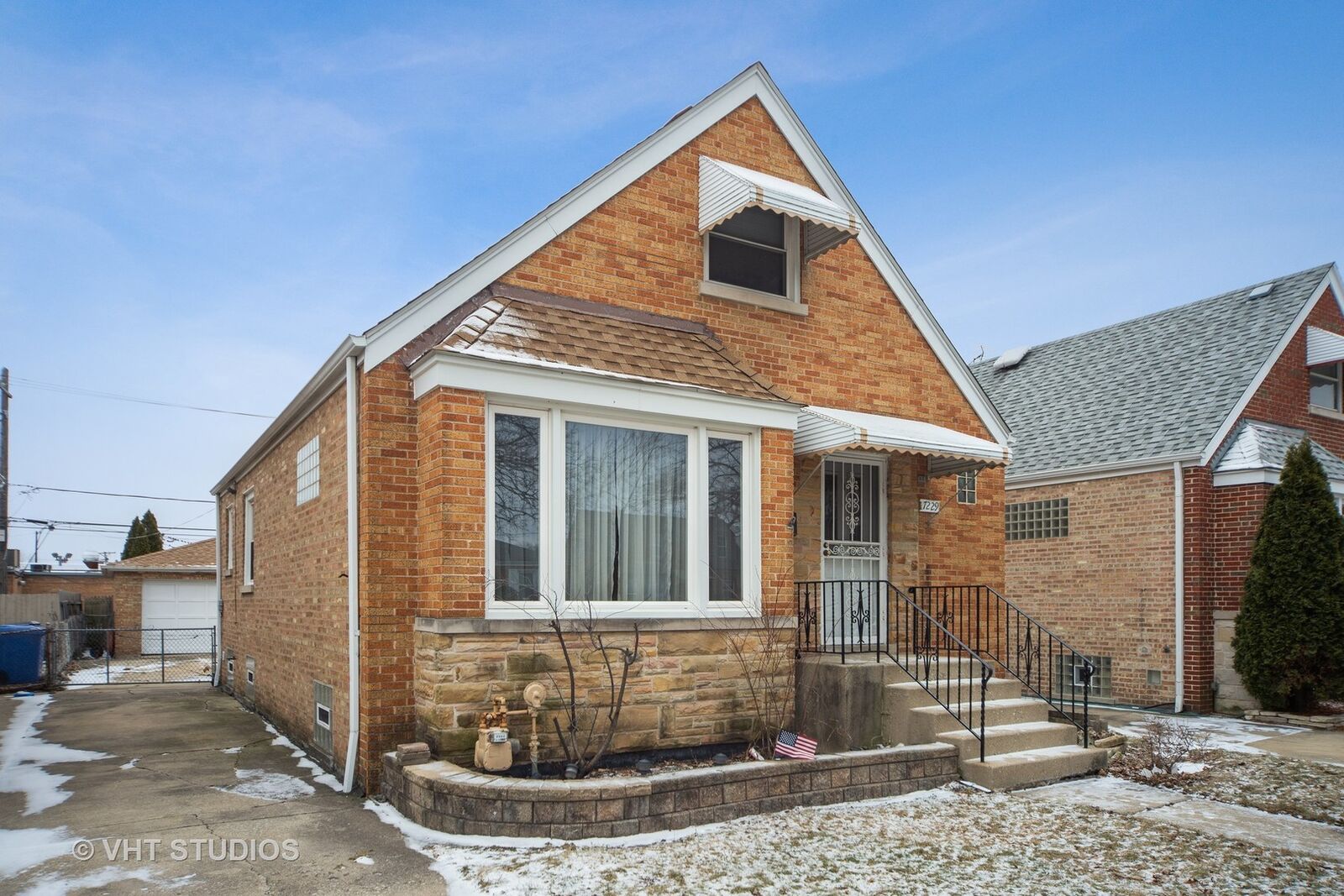 Property Photo:  7229 North Oconto Avenue  IL 60631 