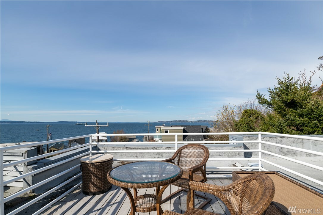 Property Photo:  3142 Alki Ave SW 401  WA 98116 