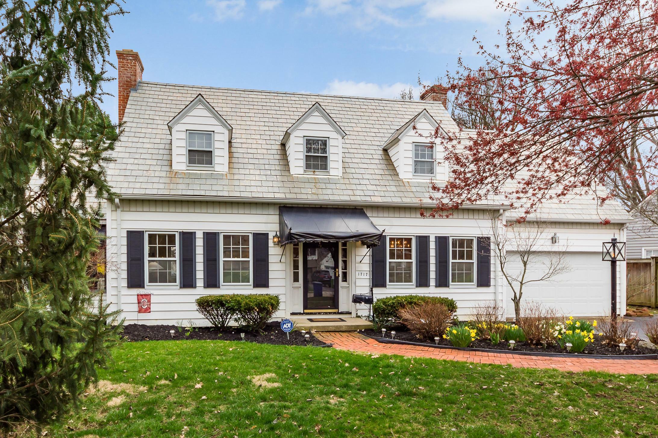 Property Photo: 1717 Waltham Road OH 43221