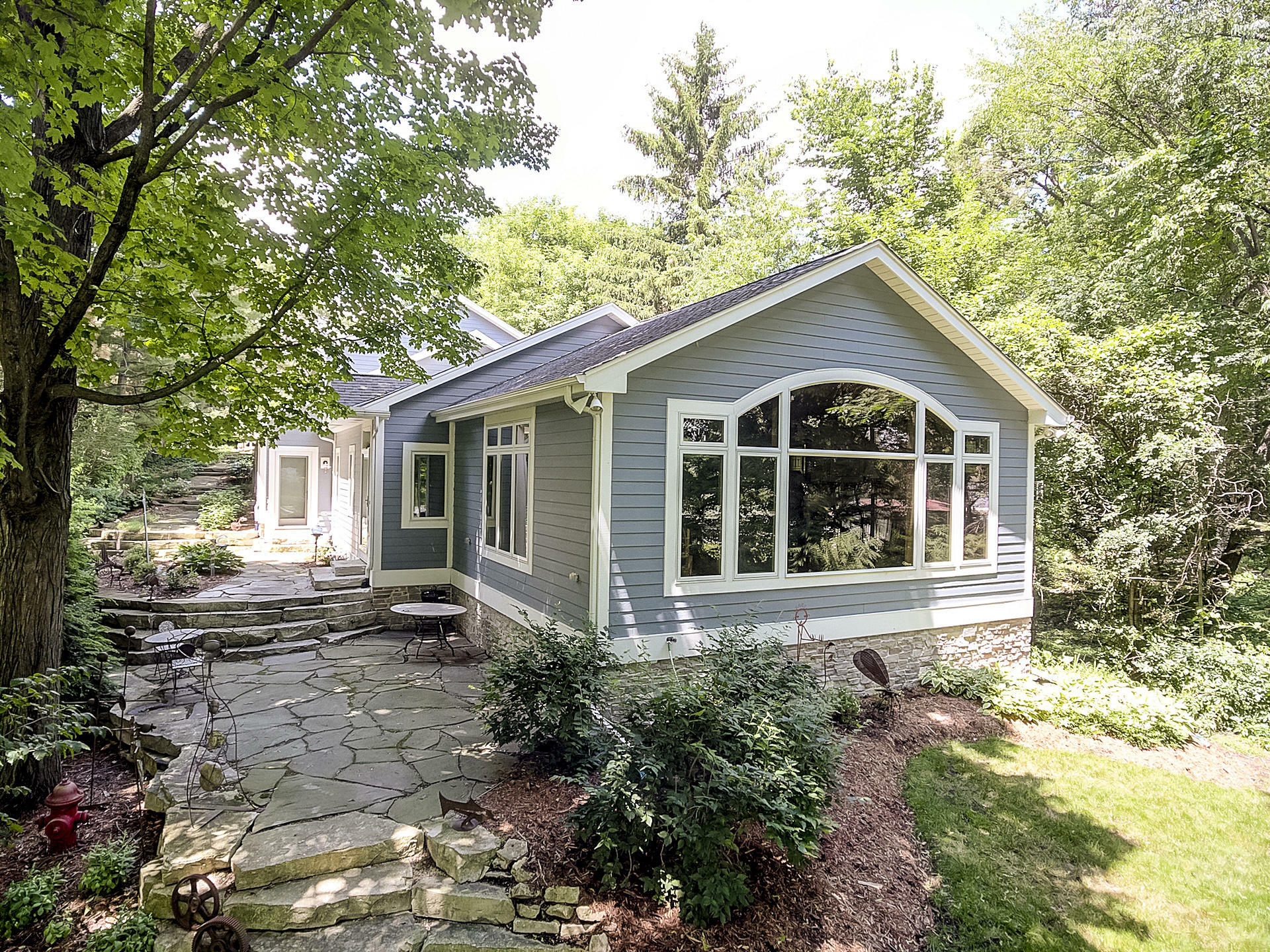 Property Photo: 1522 N Breezeland Rd WI 53066
