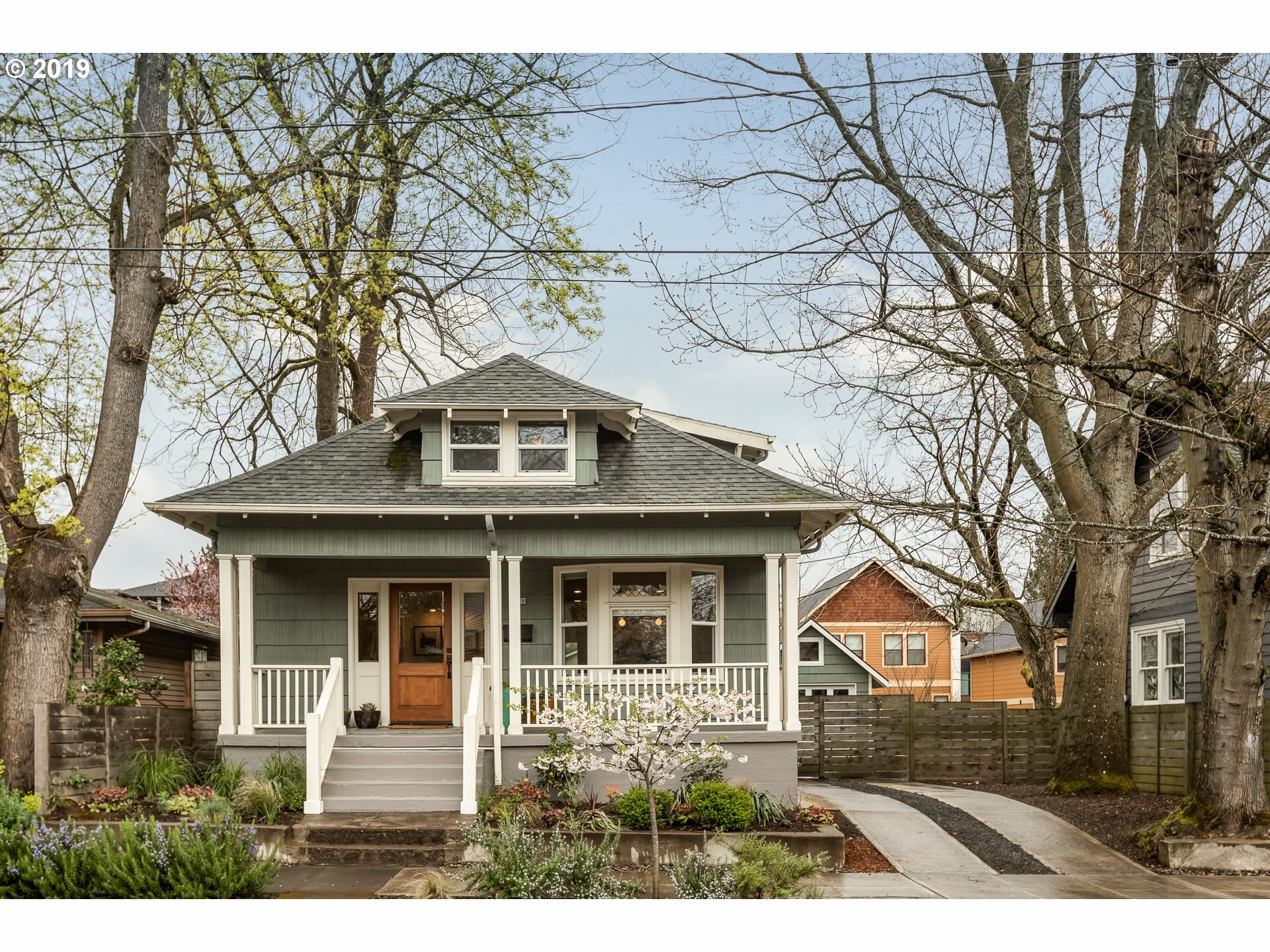 Property Photo: 3928 NE 13th Ave OR 97212