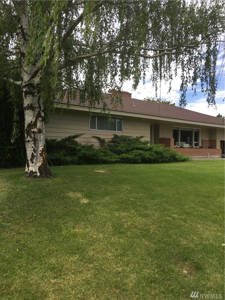 Property Photo: 712 E Birch St WA 98858
