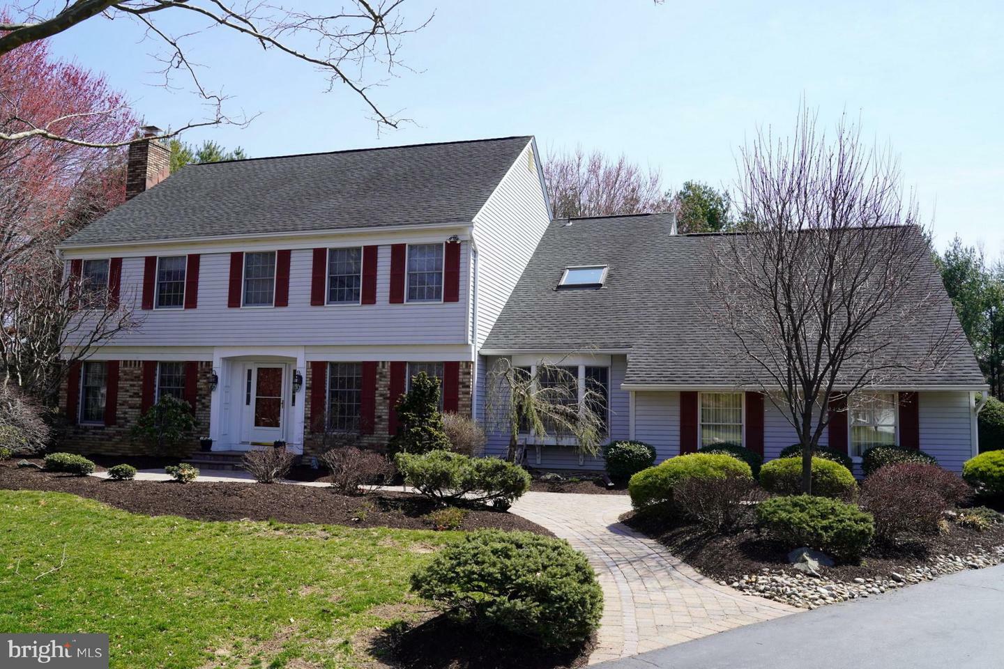 Property Photo:  6 Cranston Court  NJ 08550 