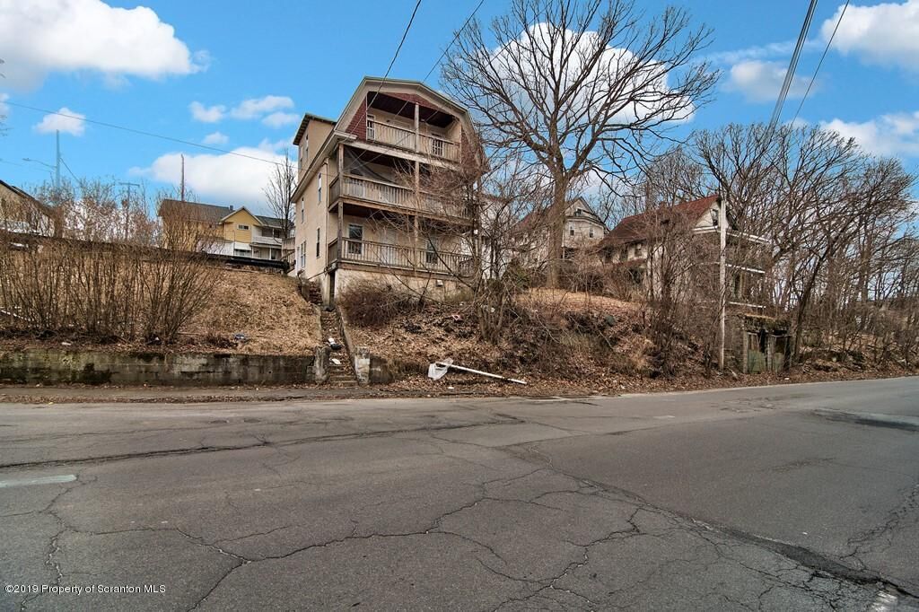 Property Photo:  603 S Blakely Street  PA 18512 