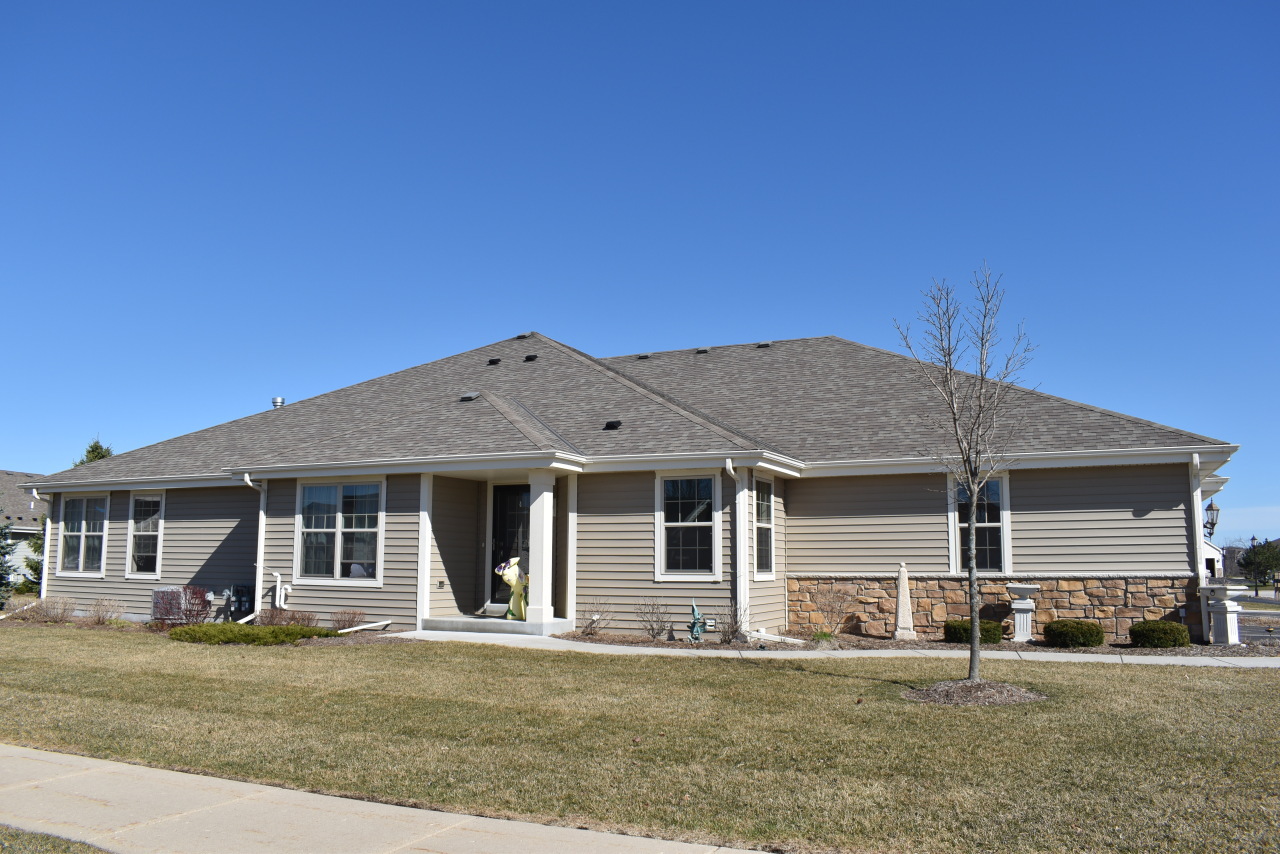 Property Photo:  2756 Portage Cir  WI 53189 