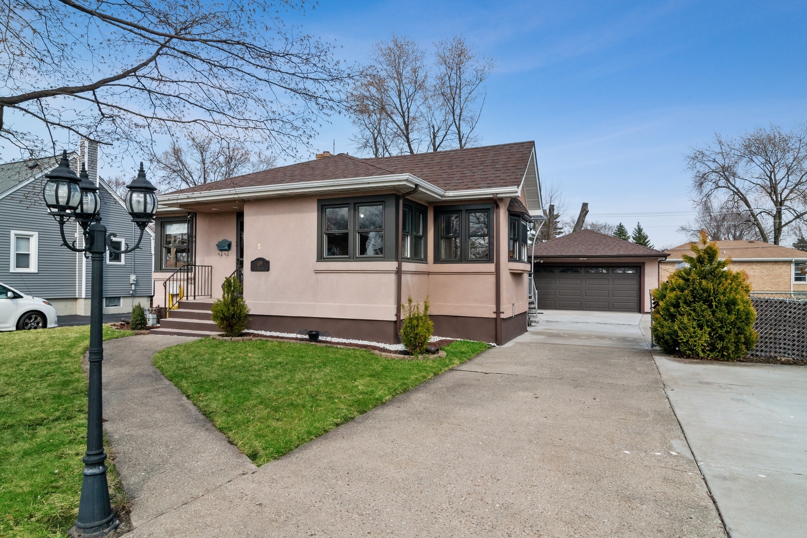 Property Photo:  109 South Roberta Avenue  IL 60164 