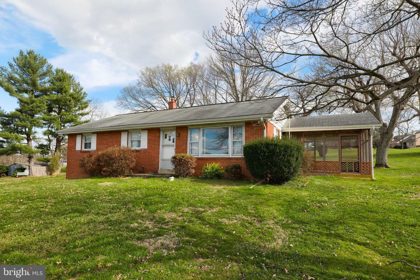 Property Photo:  201 Barley Avenue  PA 17602 