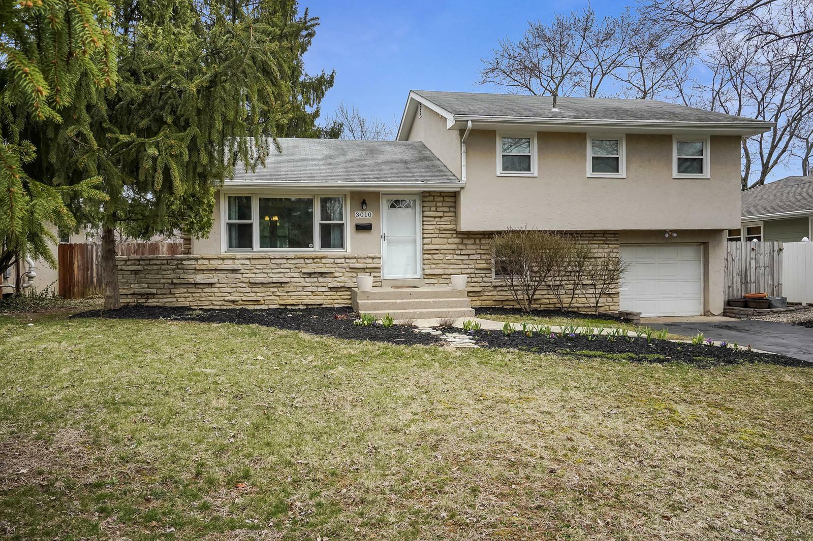 Property Photo:  3010 Trentwood Road  OH 43221 