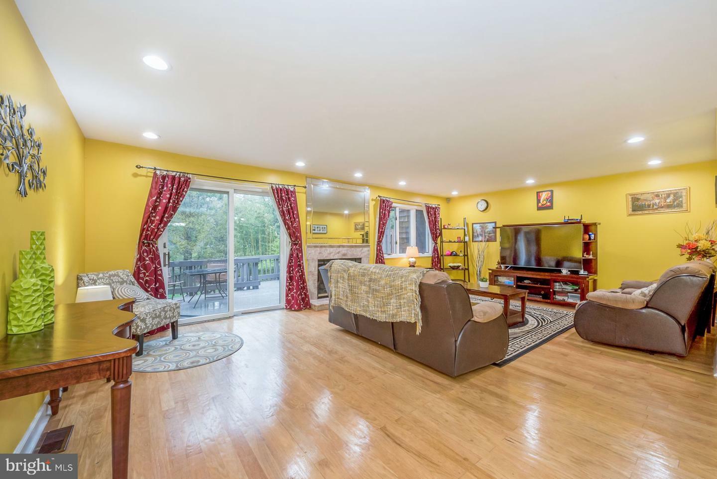 Property Photo:  11 Astor Court  NJ 08540 