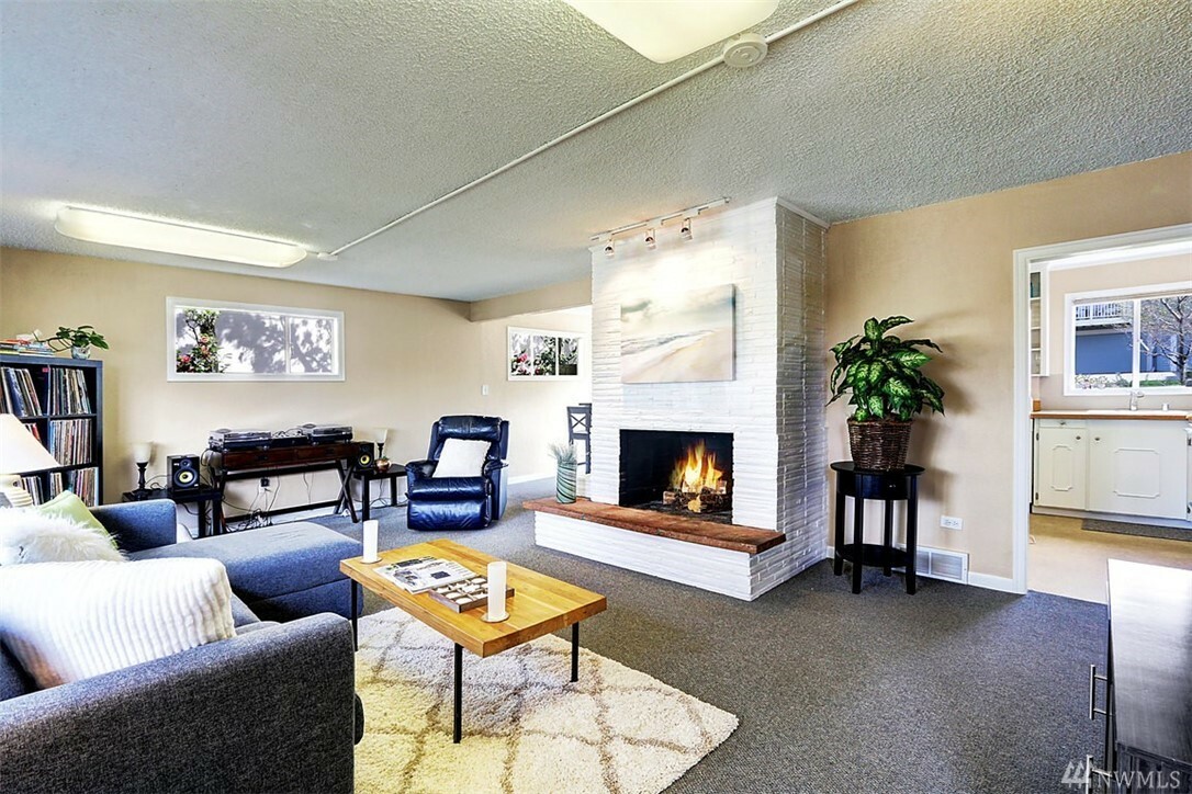 Property Photo:  916 Market St  WA 98033 