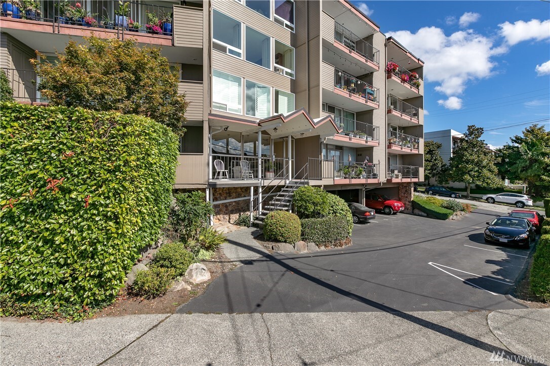 Property Photo:  500 W Olympic Place 105  WA 98119 
