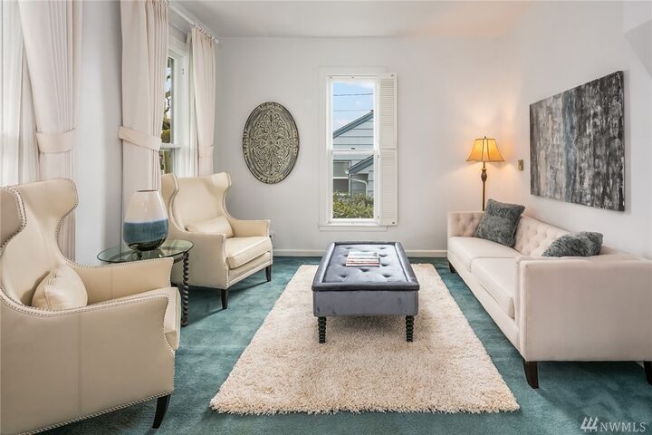 Property Photo:  222 Avenue C  WA 98290 