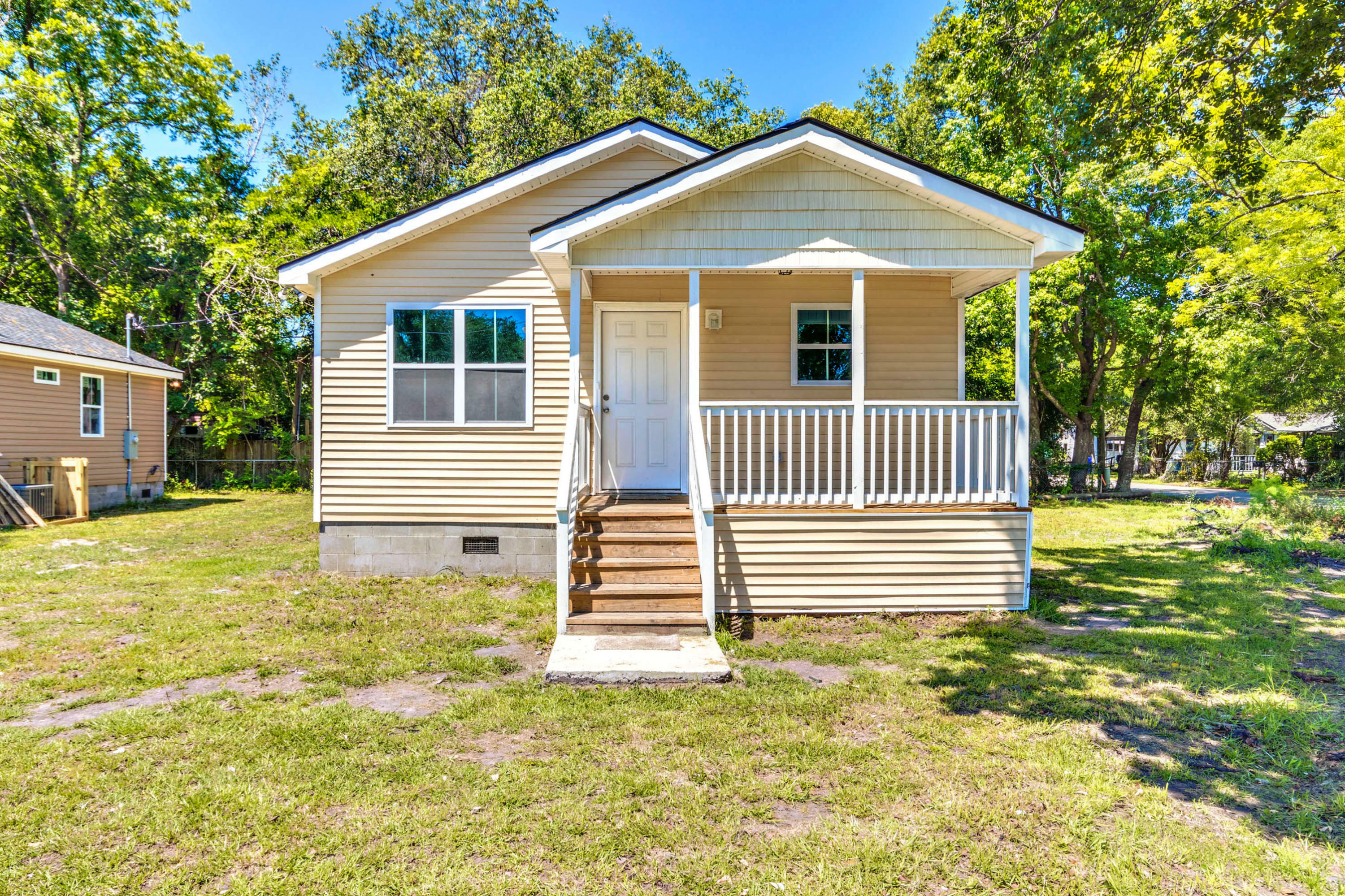 Property Photo:  4859 Railroad Avenue  SC 29406 