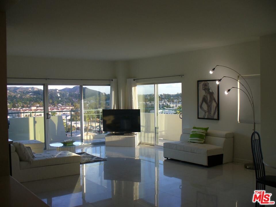 Property Photo:  1155 N Brand 1006  CA 91202 
