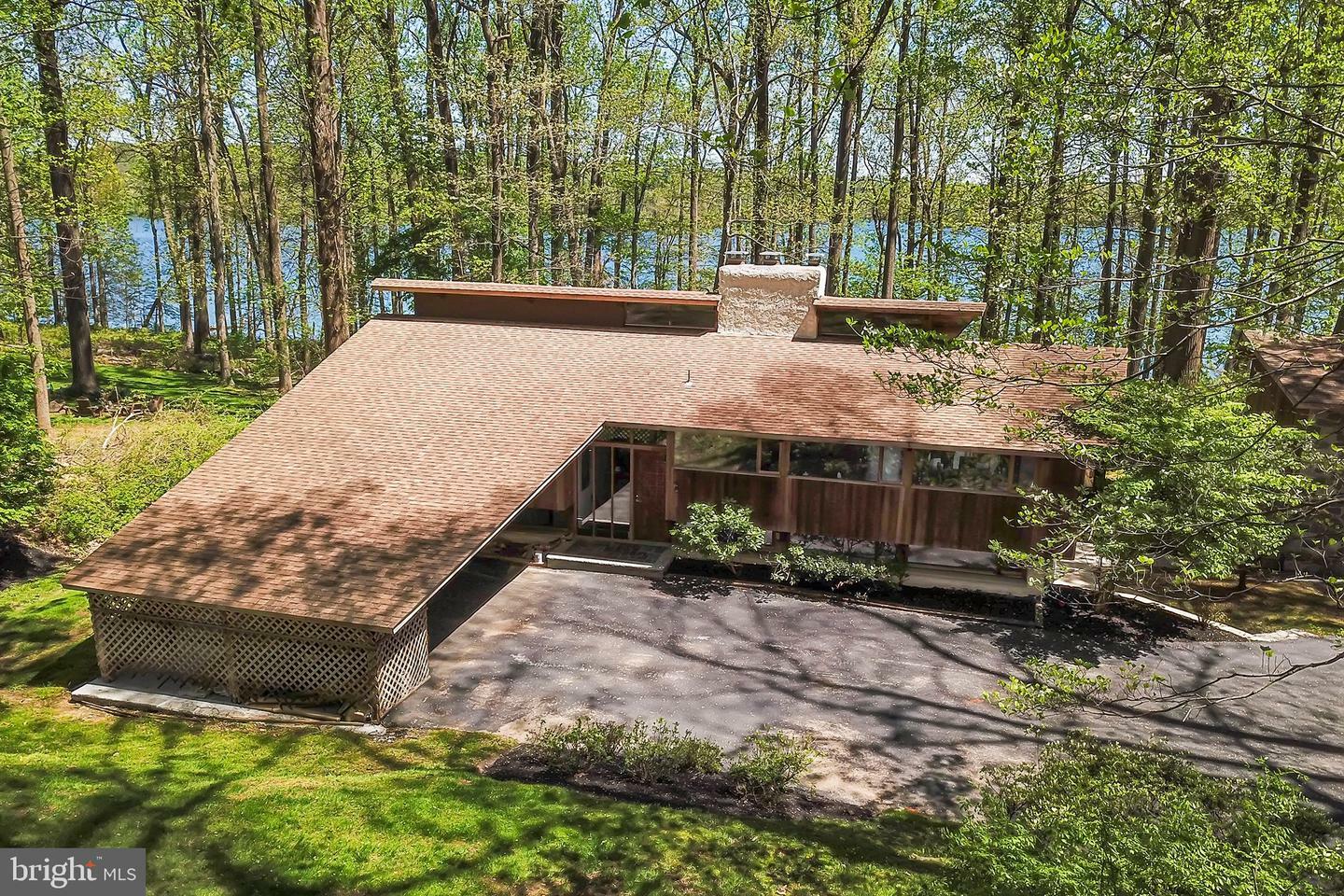 Property Photo: 2216 E Deerfield Drive PA 19063