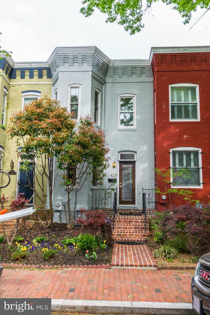 Property Photo:  428 15th Street SE  DC 20003 