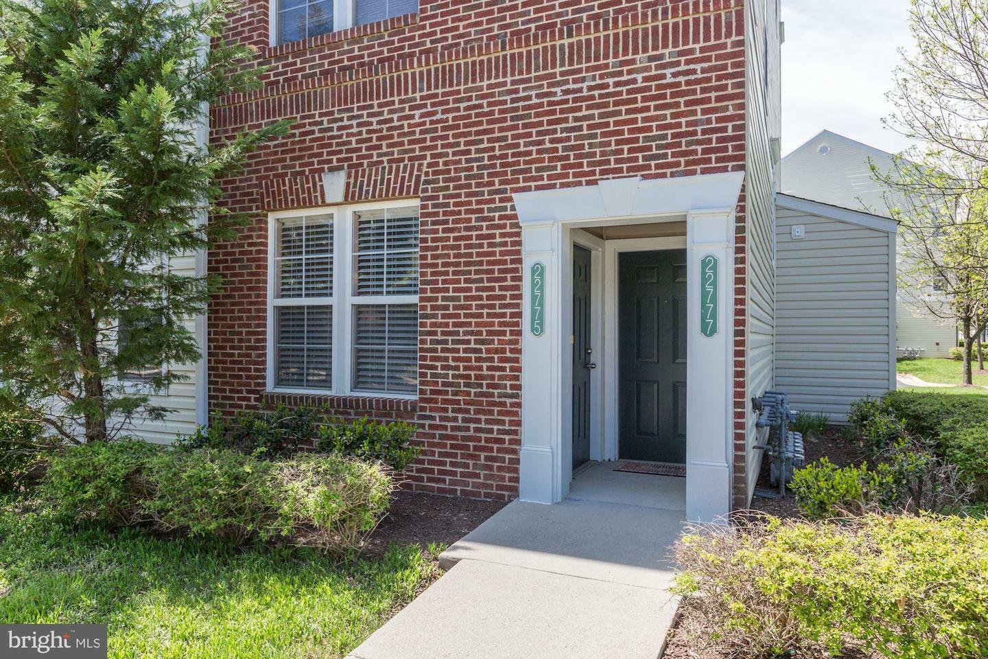 Property Photo:  22775 Fountain Grove Square  VA 20148 