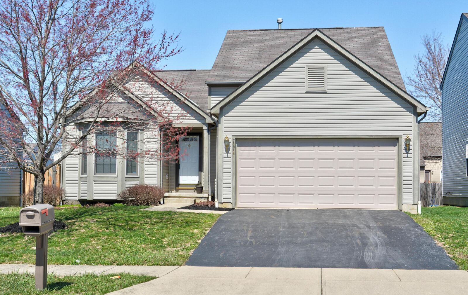 Property Photo:  7276 Emerald Tree Drive  OH 43110 