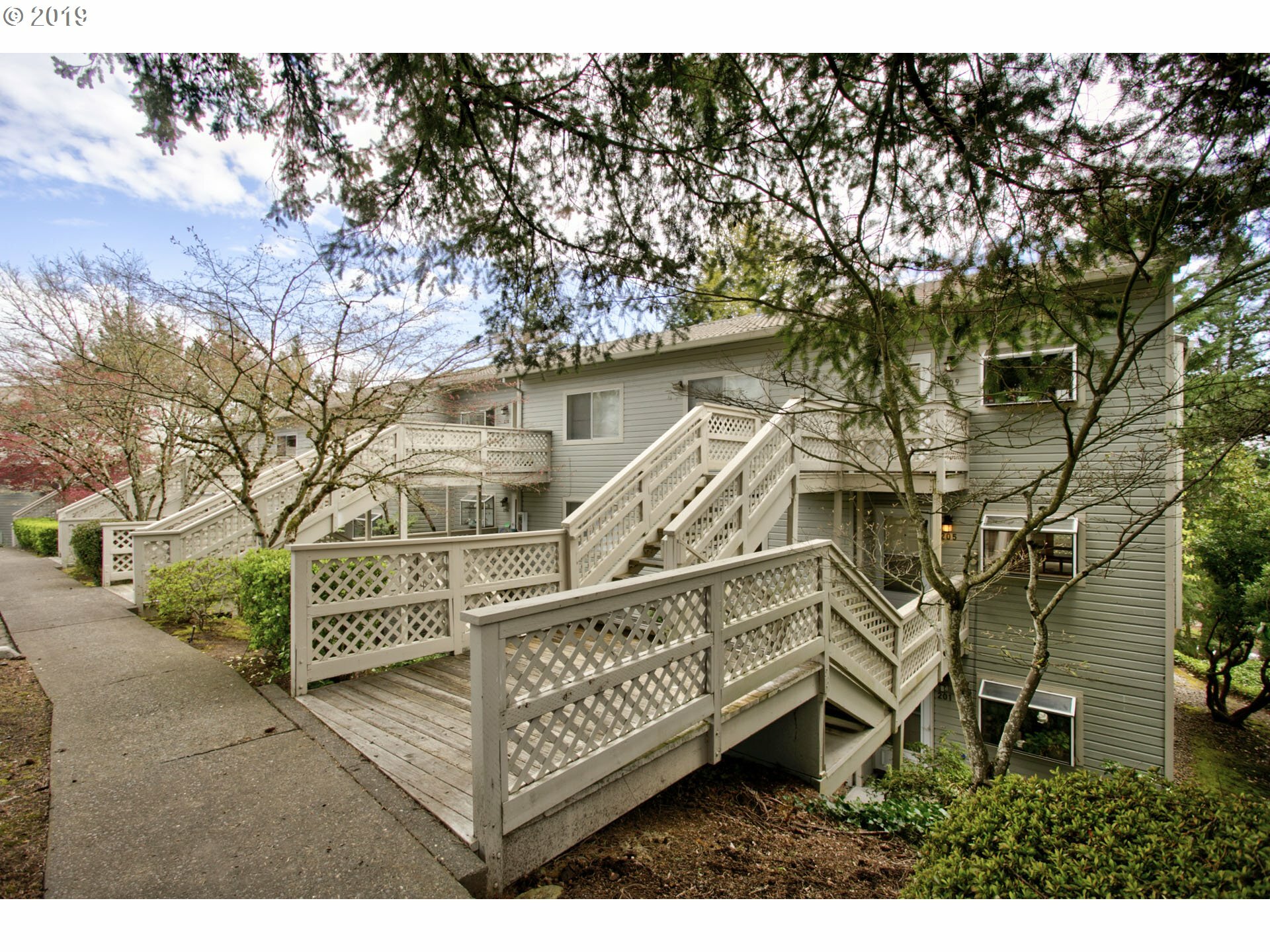Property Photo: 3433 McNary Pkwy 205 OR 97035