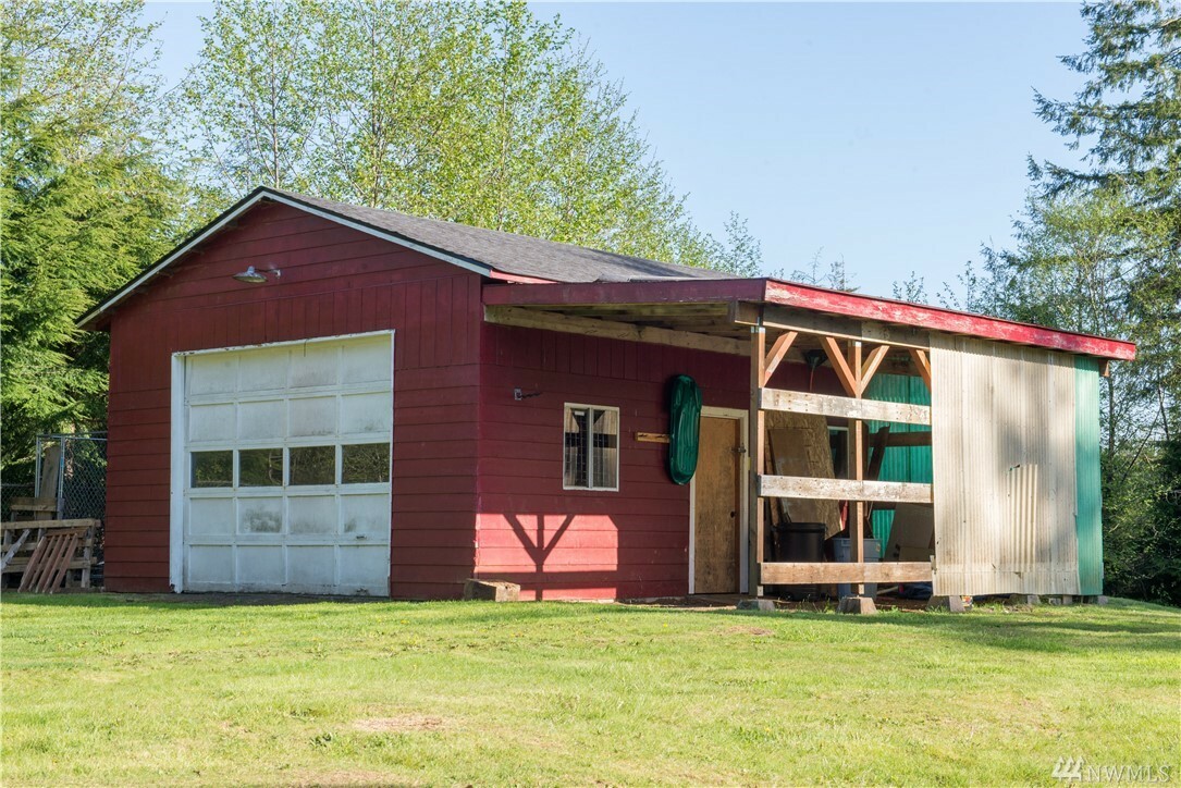 Property Photo: 537 Ocean Beach Rd WA 98550