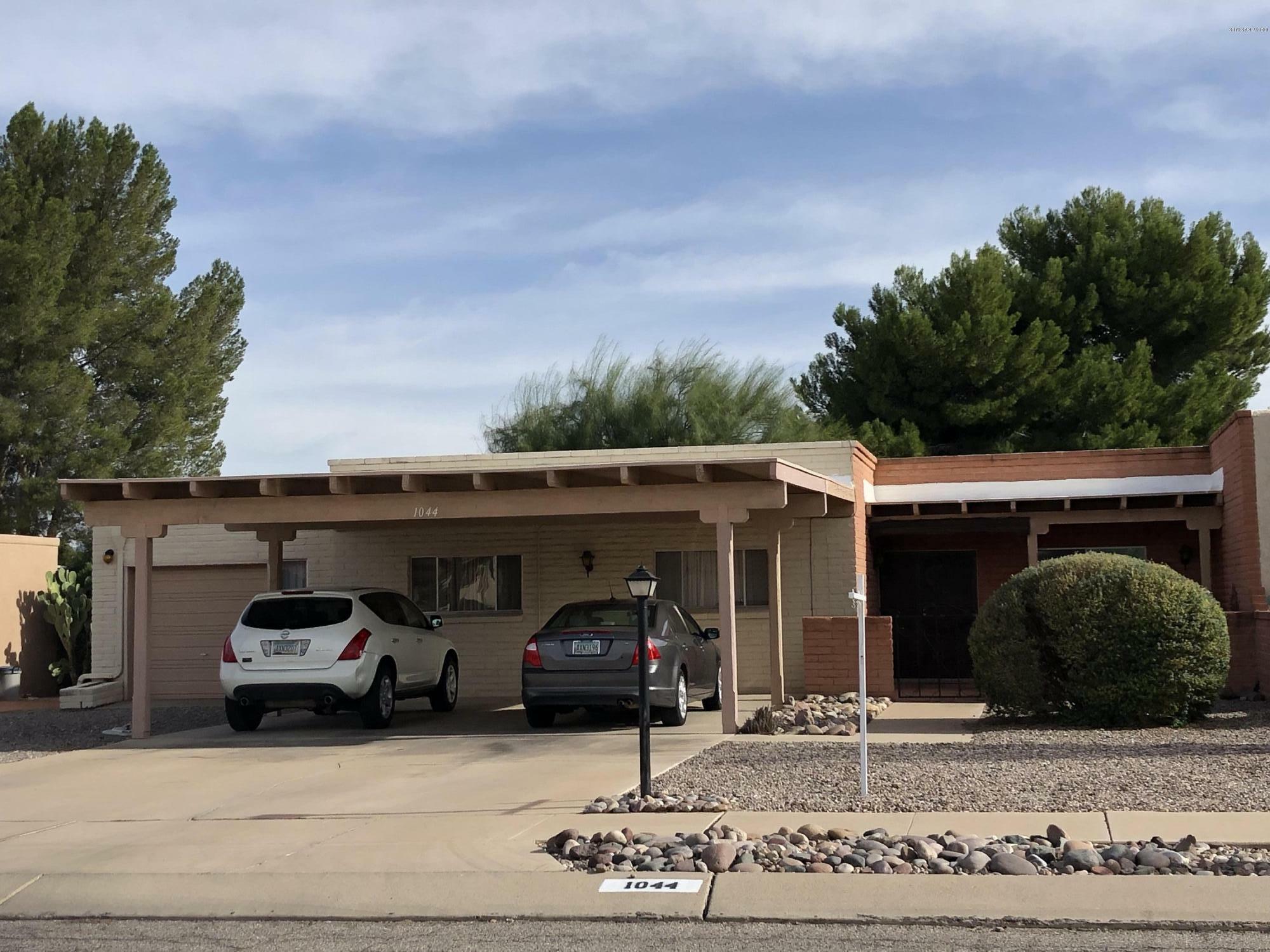 Property Photo:  1044 N Paseo Iris  AZ 85614 