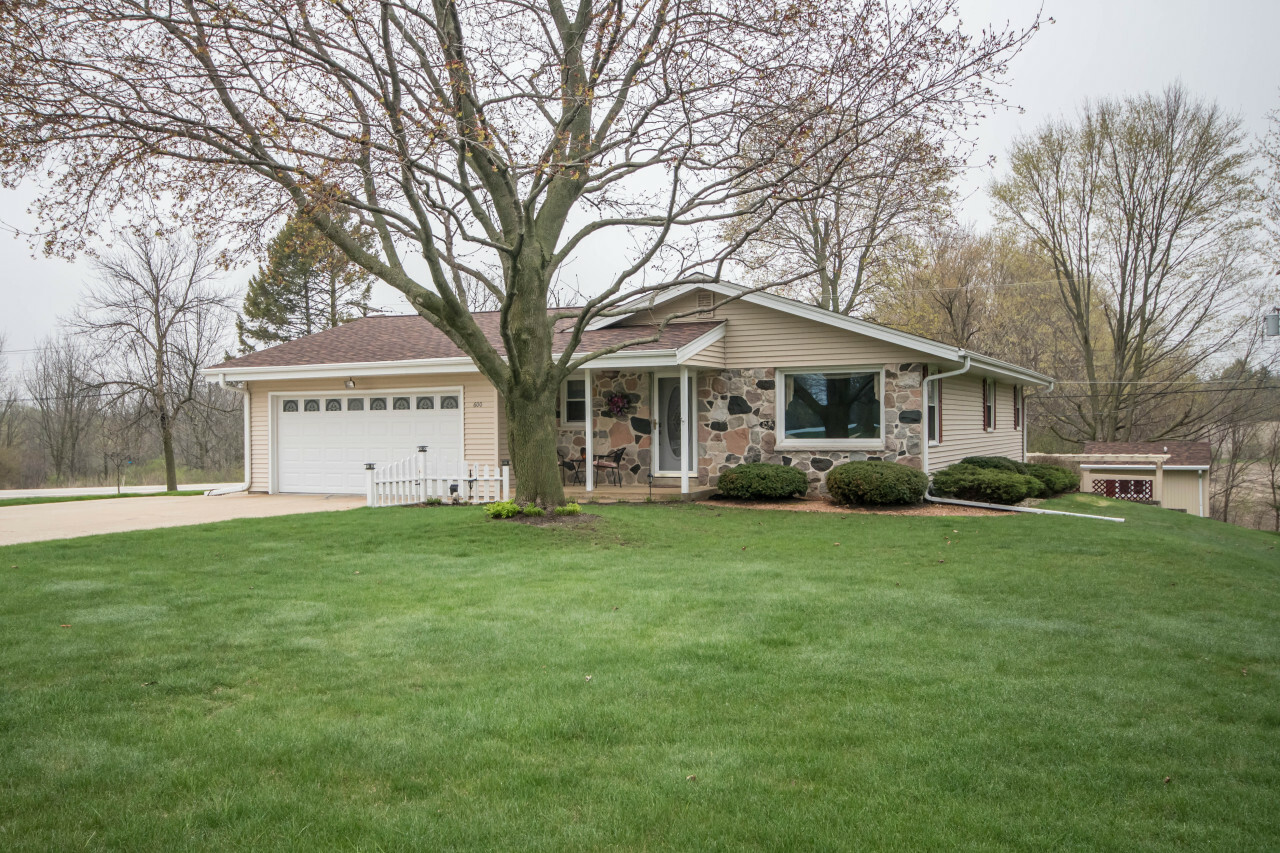 Property Photo:  600 Maple Way  WI 53188 