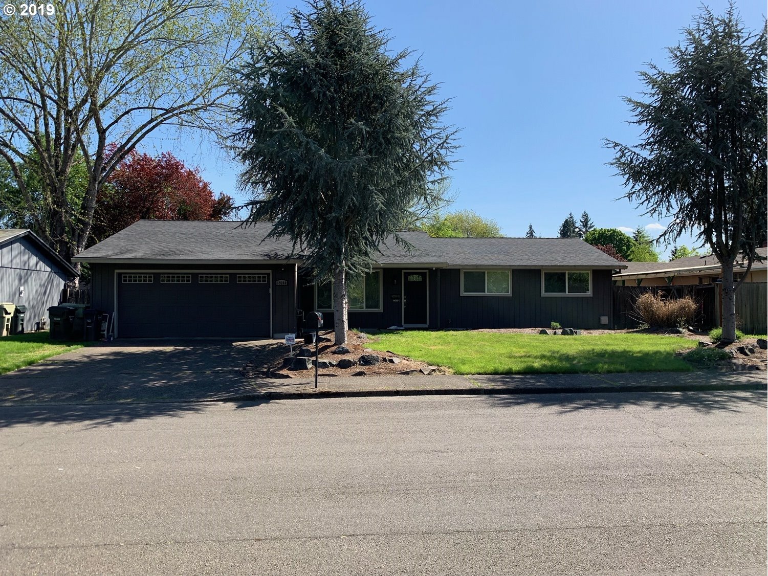 Property Photo:  19260 SW Vista St  OR 97003 
