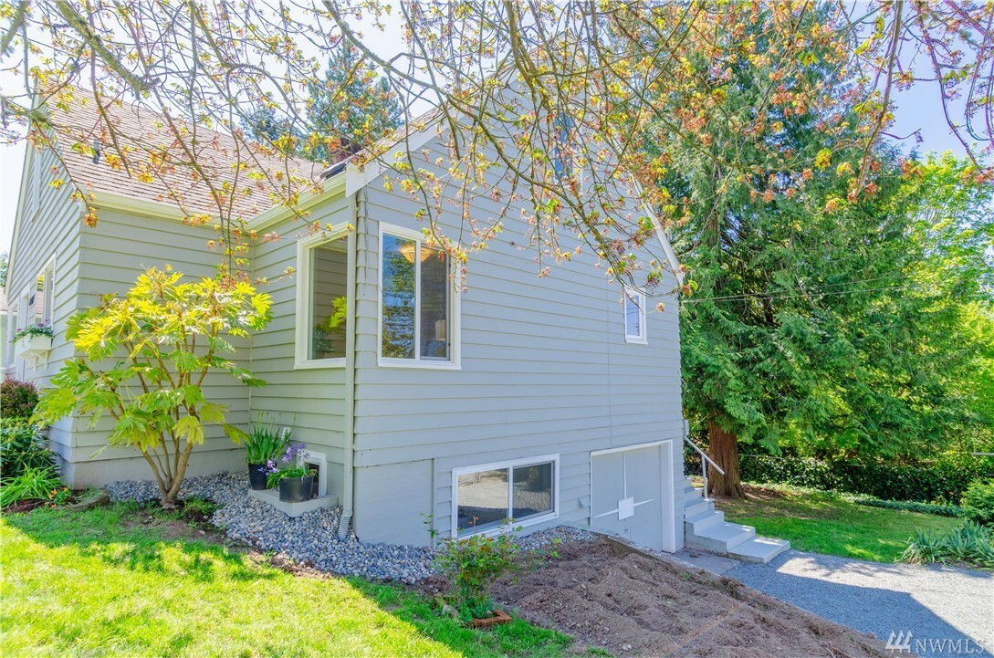 Property Photo:  6303 21st Ave SW  WA 98106 