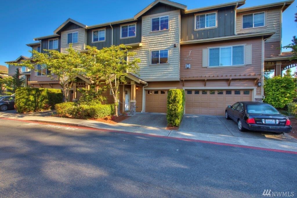 Property Photo: 4660 NE 3rd Ct J3 WA 98059