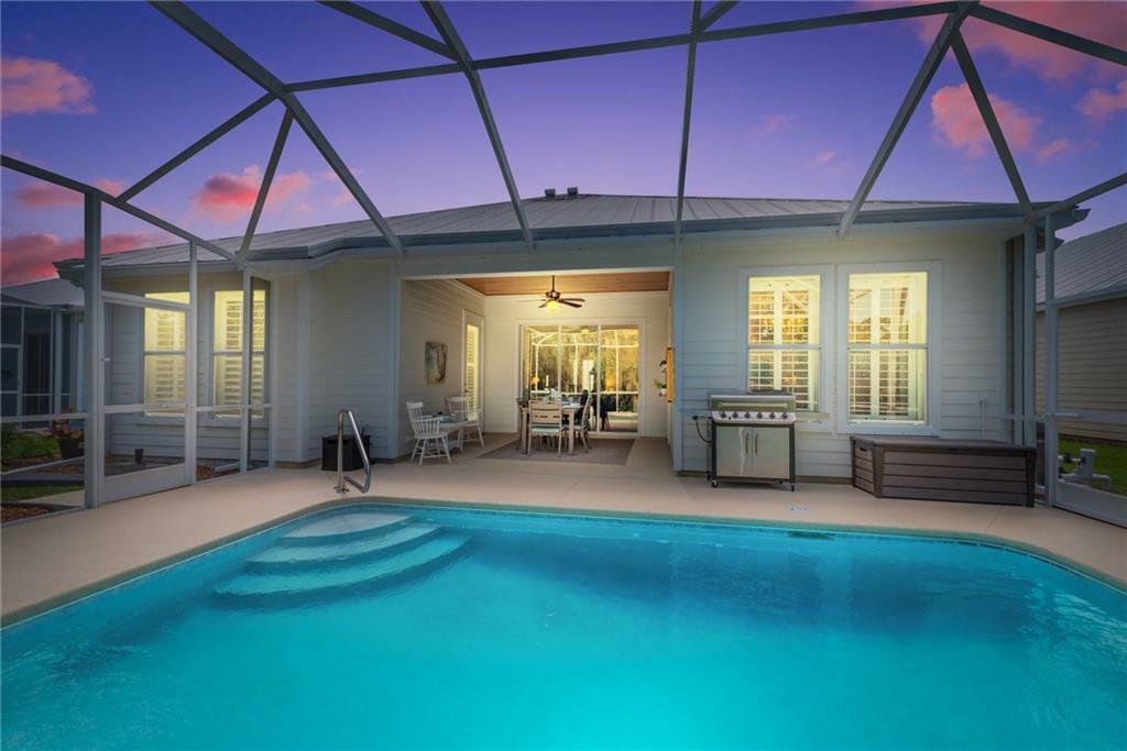 Property Photo:  560 NE Canoe Park Circle  FL 34983 