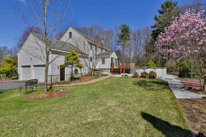 Property Photo:  4 Park Lane  NH 03106 