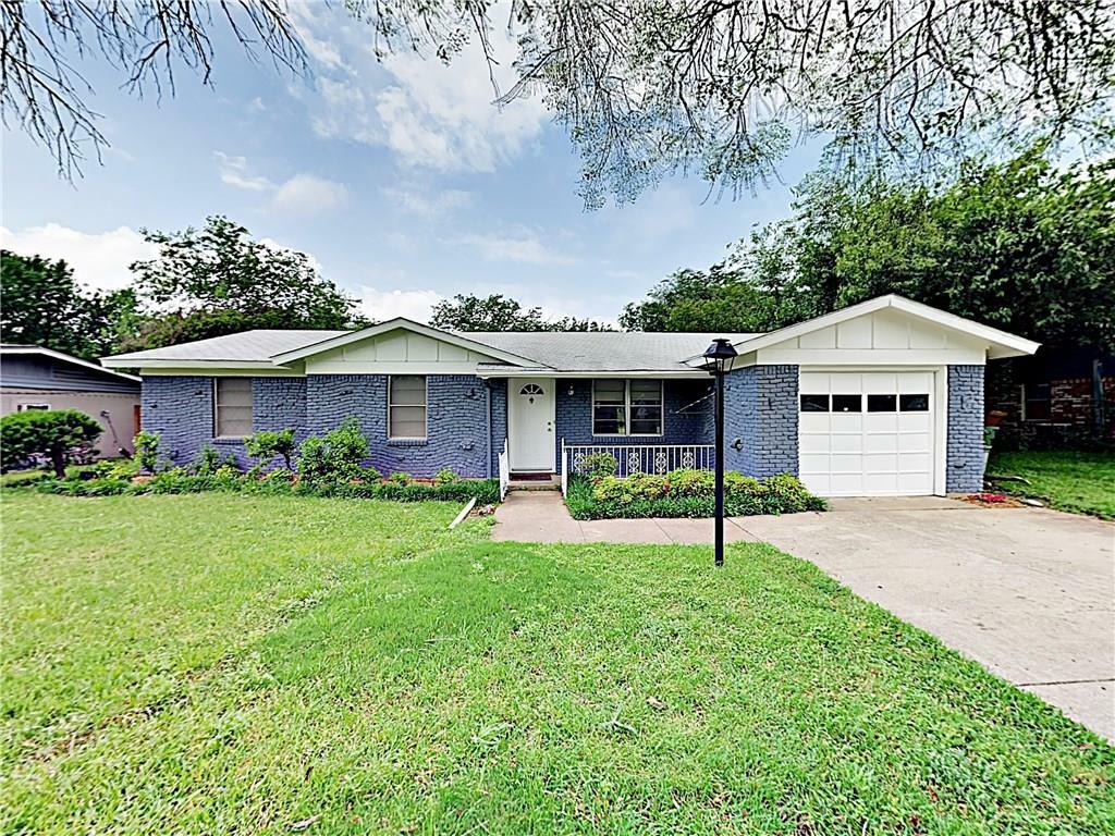 Property Photo: 4809 Grove Street TX 76180