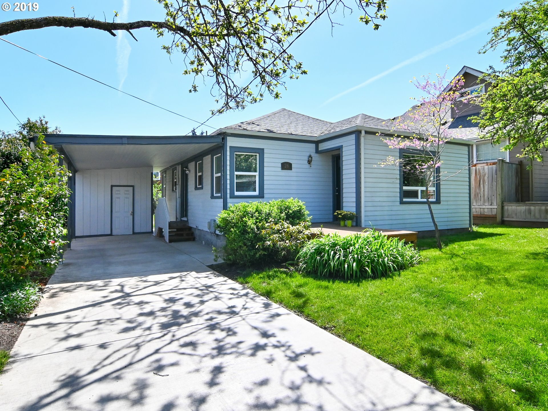 Property Photo:  26 W 24th Pl  OR 97405 