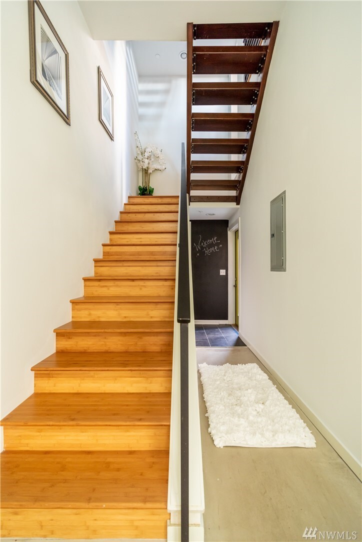 Property Photo: 1915 25th Ave S E WA 98144