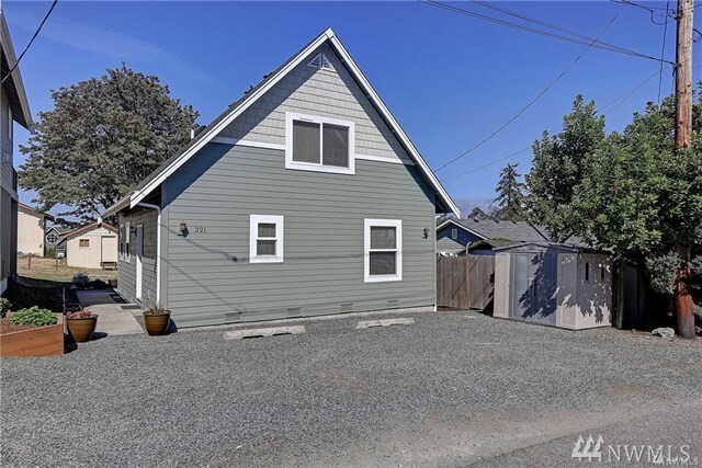 Property Photo:  221 Maple St  WA 98282 