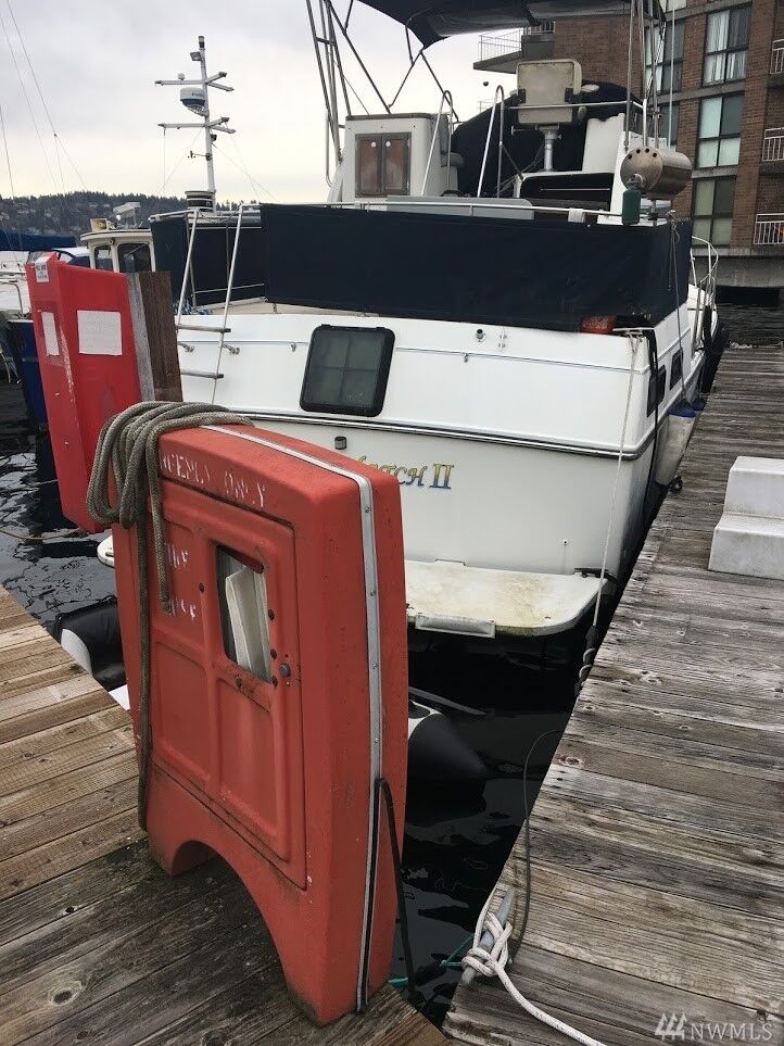 Property Photo:  9050 Seward Park Ave S 168  WA 98118 