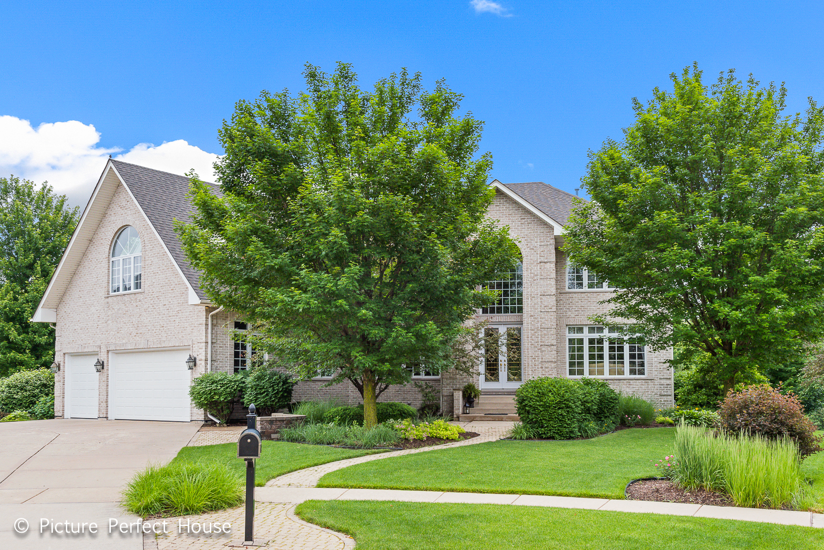 Property Photo:  4716 Torphin Hill Court  IL 60564 