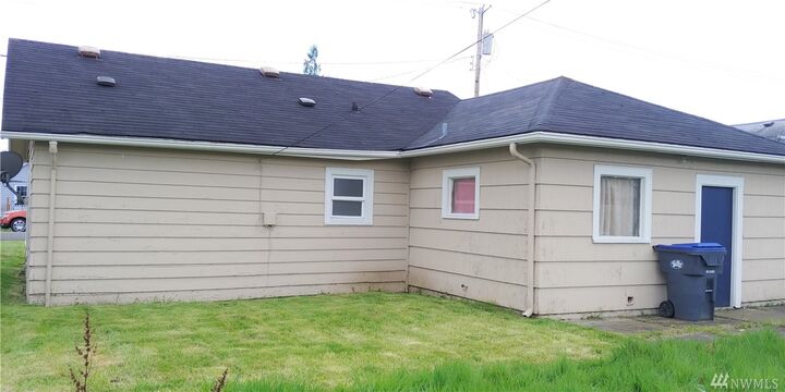 Property Photo: 2712 Aberdeen Ave WA 98520