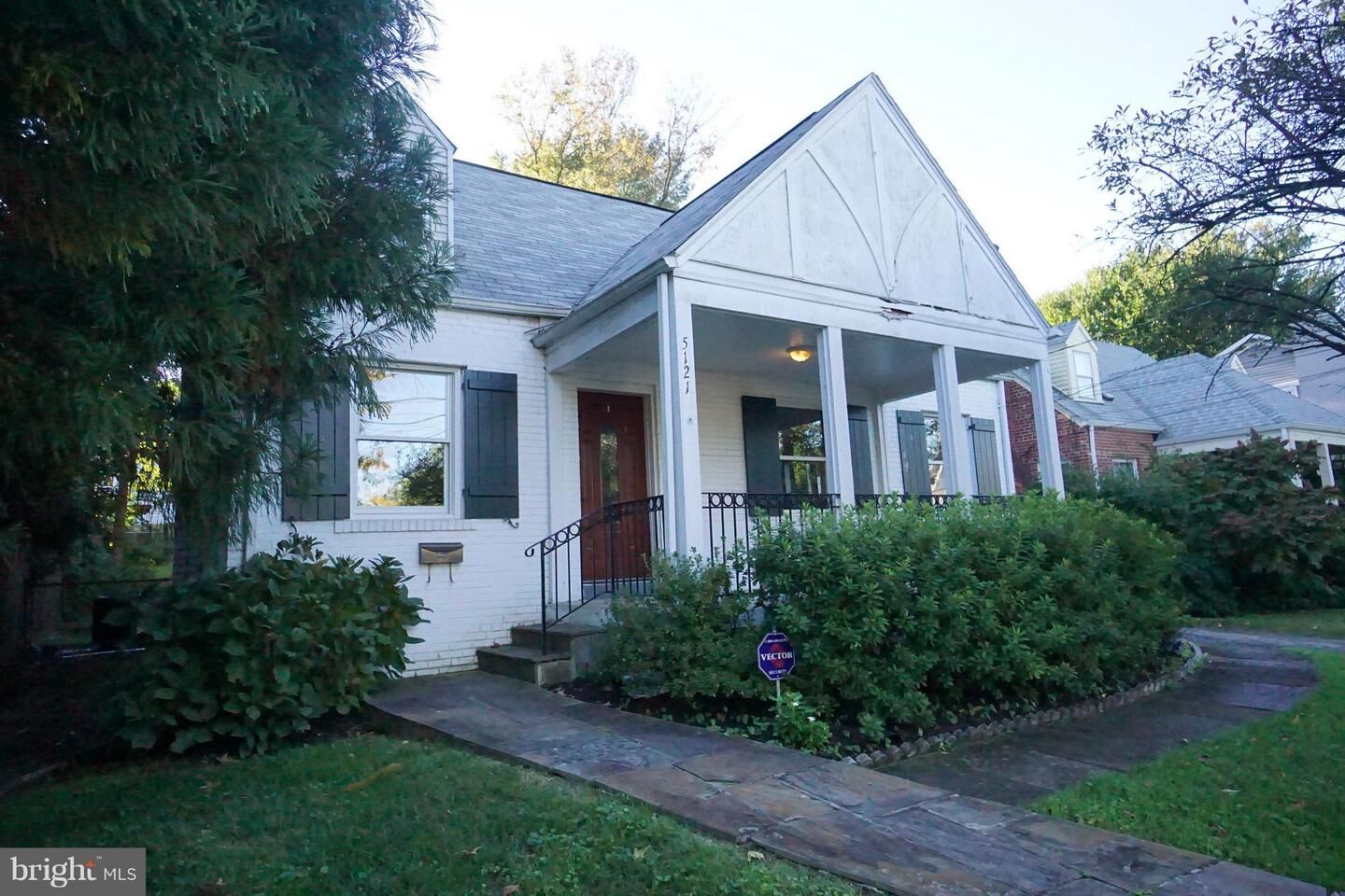 Property Photo:  5121 Saratoga Avenue  MD 20816