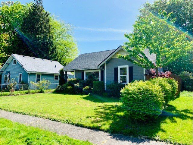 Property Photo:  656 17th Ave  WA 98632 