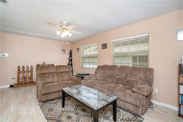 Property Photo: 413 S Hawthorn Circle FL 32708